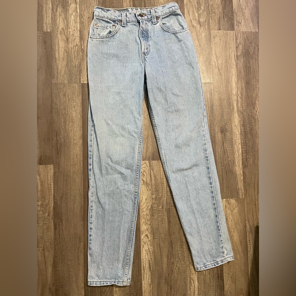 Woman’s Levi’s high waisted jeans